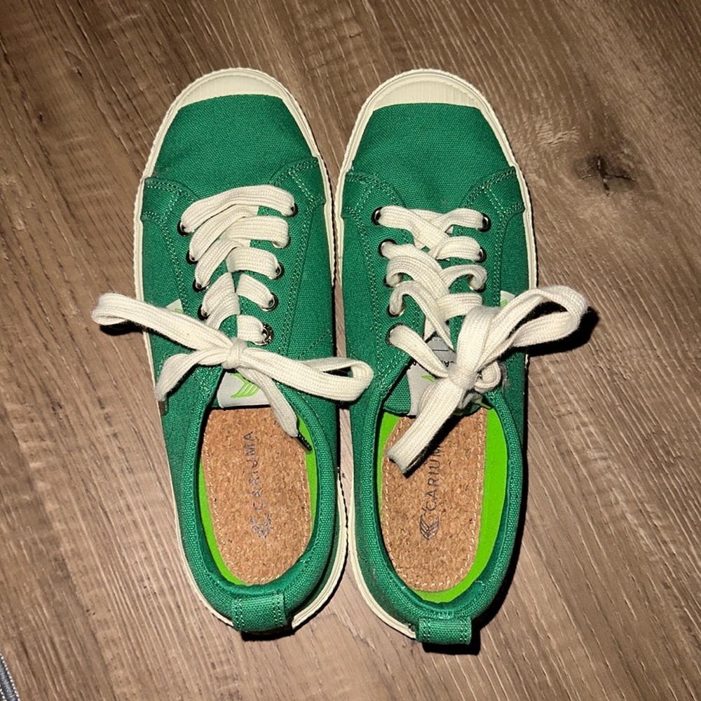Like New Cariuma OCA Sneakers 🌿🦋